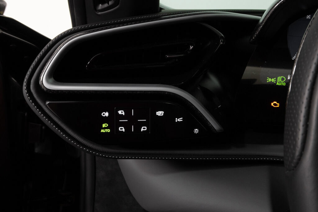Used 2024 Ferrari 296 GTB RWD image 32