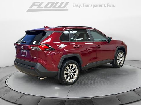 Used 2021 Toyota RAV4 XLE Premium image 9