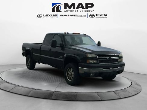Used 2005 Chevrolet Silverado 3500 LT w/ Heavy-Duty Power Package AWD/4WD image 7