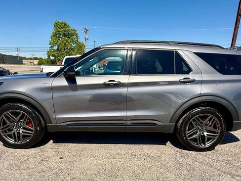 Used 2025 Ford Explorer ST-Line w/ ST-Line Street Pack AWD/4WD image 6