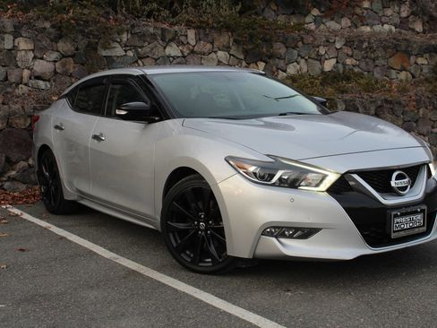 Used 2017 Nissan Maxima SR w/ Midnight Edition image 4