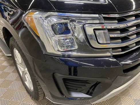 Used 2021 Ford Expedition XLT image 2
