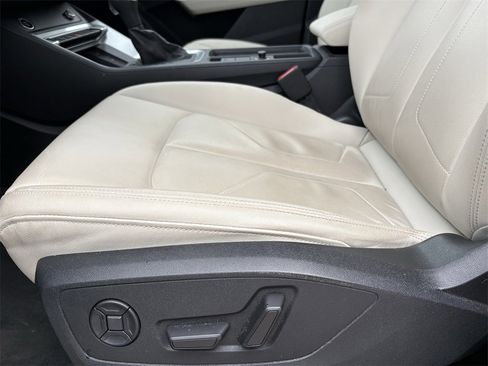 Used 2023 Audi Q3 2.0T Premium w/ Convenience Package image 13