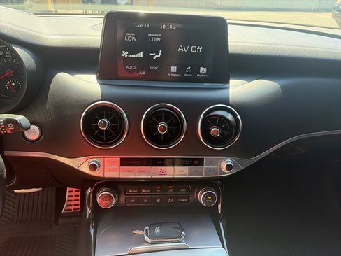 Used 2018 Kia Stinger GT2 AWD/4WD image 9