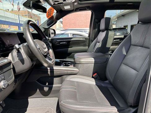 Used 2025 Chevrolet Suburban RST w/ Comfort Package image 15