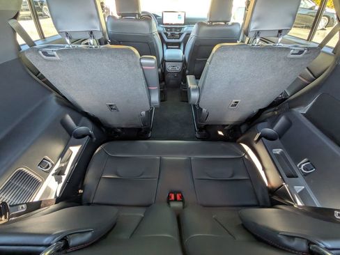 Used 2025 Ford Explorer ST-Line w/ Premium Package image 31