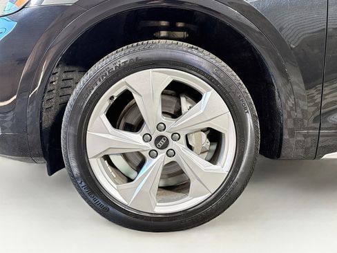 Used 2023 Audi Q5 2.0T Premium Plus w/ Premium Plus Package AWD/4WD image 31