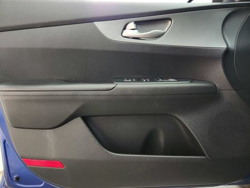 Used 2020 Kia Forte LXS FWD image 17
