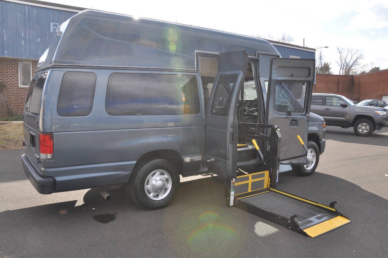Used 2014 Ford E-350 and Econoline 350 Extended Super Duty w/ Power Group RWD image 3