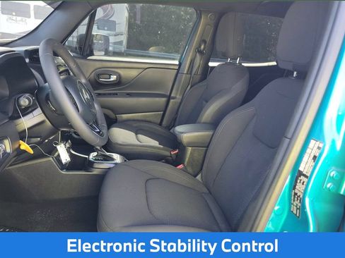 Used 2022 Jeep Renegade Altitude AWD/4WD image 9