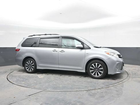 Used 2020 Toyota Sienna XLE w/ XLE Navigation Package AWD/4WD image 8