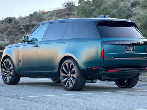 New 2025 Land Rover Range Rover SV image 3
