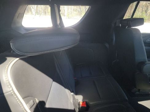 Used 2023 Chevrolet Suburban Premier image 16