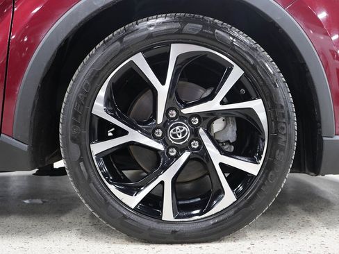 Used 2018 Toyota C-HR XLE FWD image 38