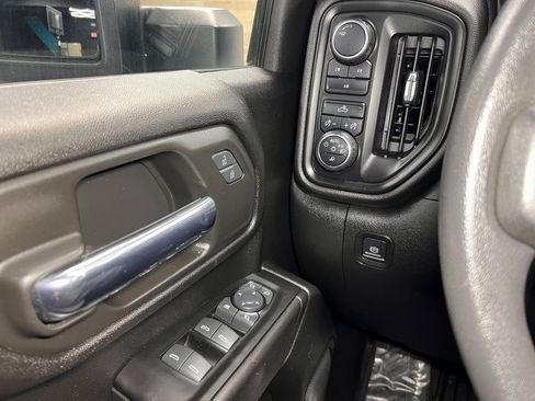Used 2022 Chevrolet Silverado 2500 Custom w/ Custom Value Package image 6