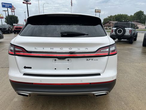Used 2019 Lincoln Nautilus Reserve AWD/4WD image 6