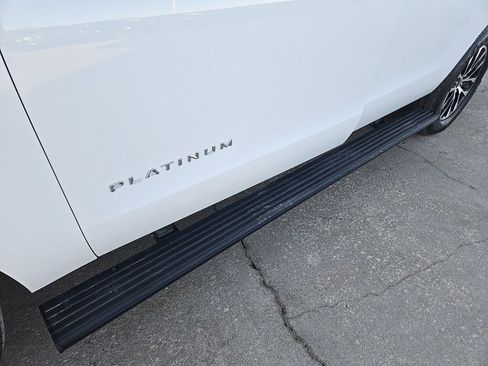 Used 2025 Ford Expedition Max Platinum image 18