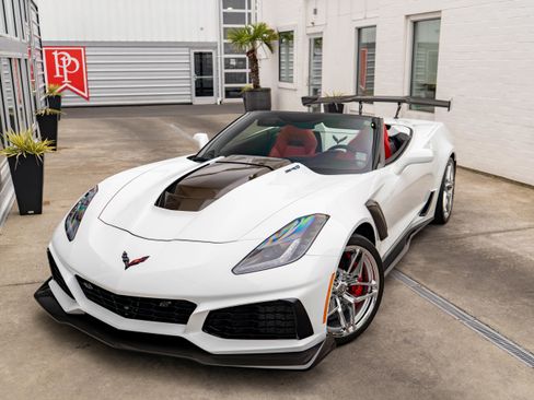 Used 2019 Chevrolet Corvette ZR1 RWD image 3