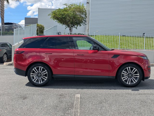 Used 2024 Land Rover Range Rover Sport SE AWD/4WD image 7