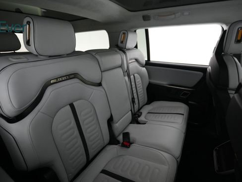 Used 2024 Rivian R1S Adventure image 5