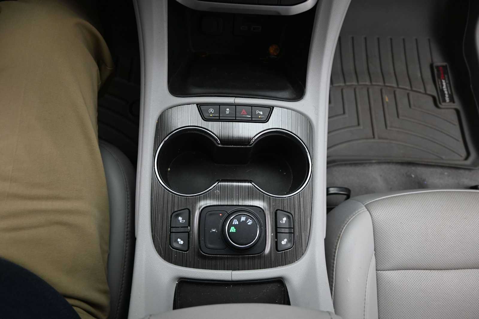 Used 2021 GMC Acadia SLT w/ LPO, Floor Liner Package AWD/4WD image 23