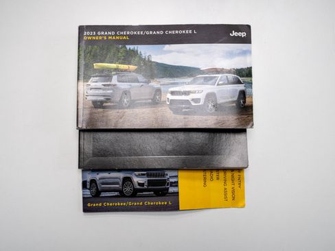 Used 2023 Jeep Grand Cherokee Summit AWD/4WD image 41