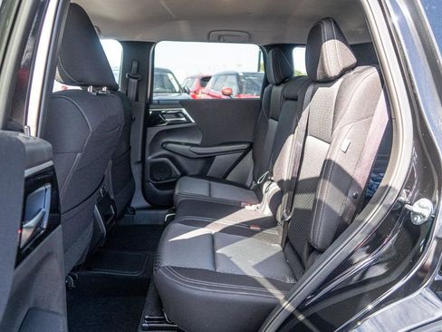 New 2024 Mitsubishi Outlander ES image 22