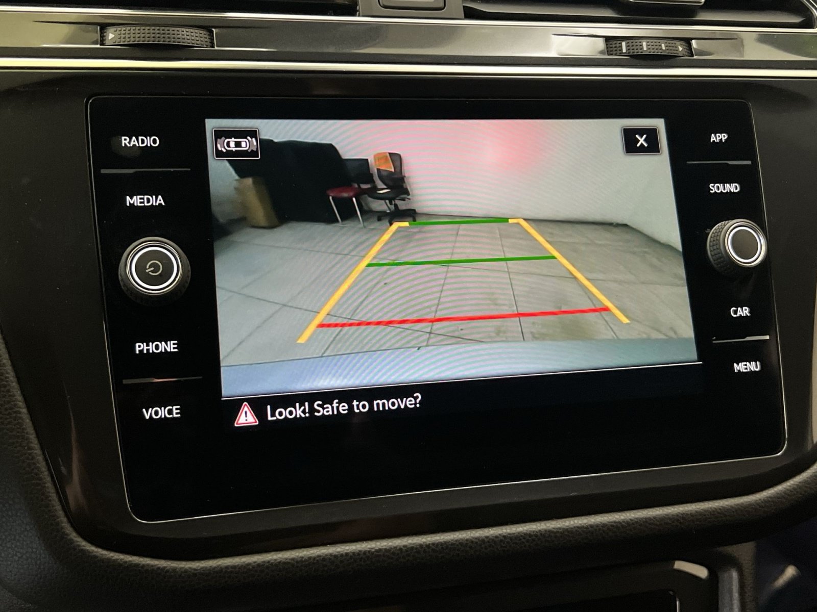 Used 2023 Volkswagen Tiguan SE R-Line FWD image 18