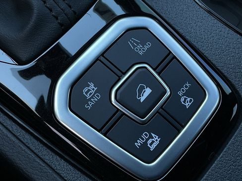 New 2026 Nissan Frontier SV image 39