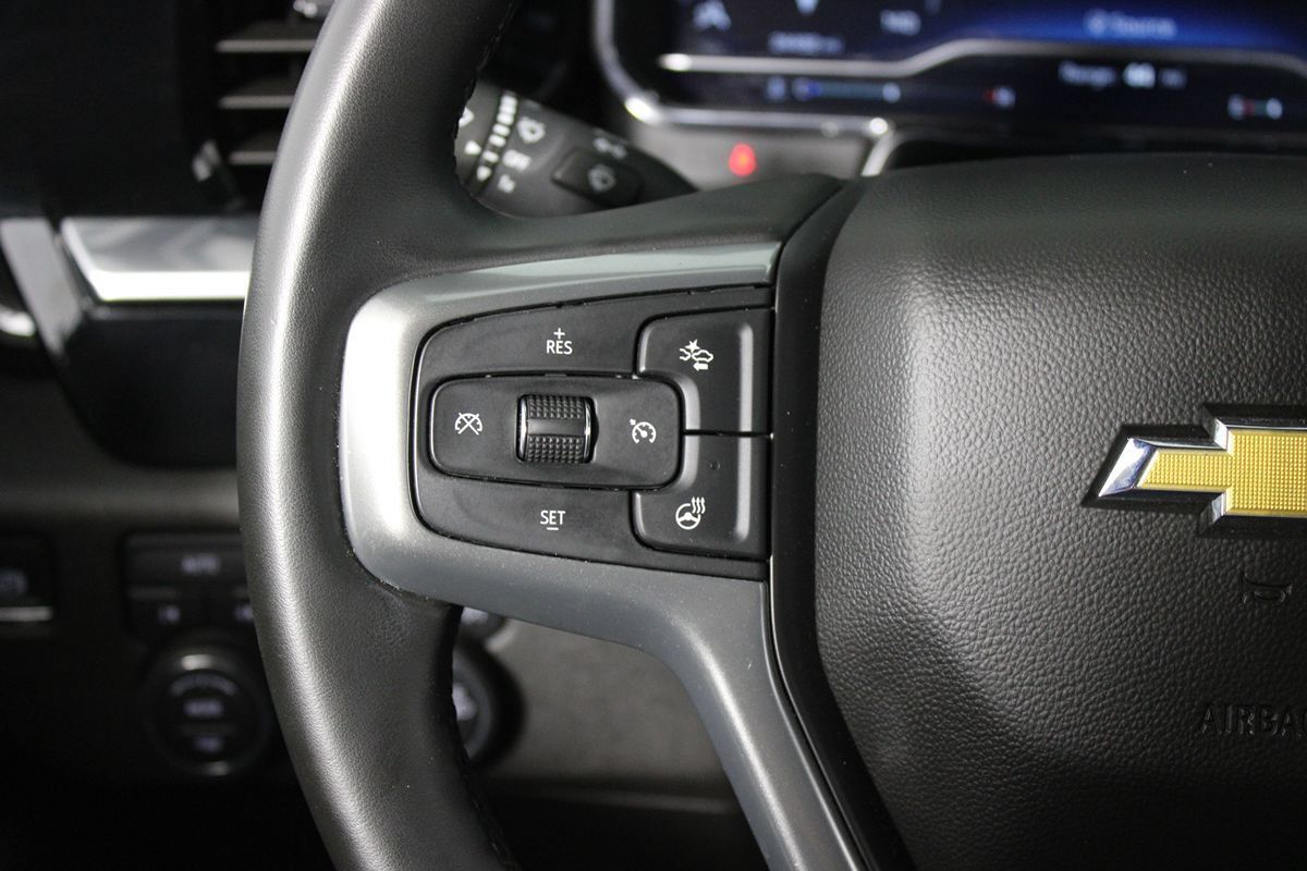 Used 2025 Chevrolet Silverado 1500 LT AWD/4WD image 9