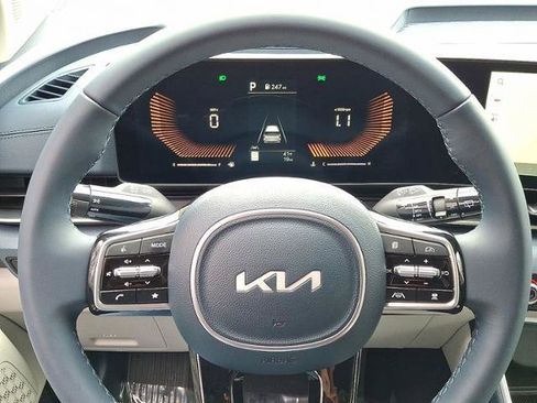 New 2026 Kia Carnival EX image 9