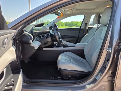 Used 2024 Hyundai Elantra Limited FWD image 12