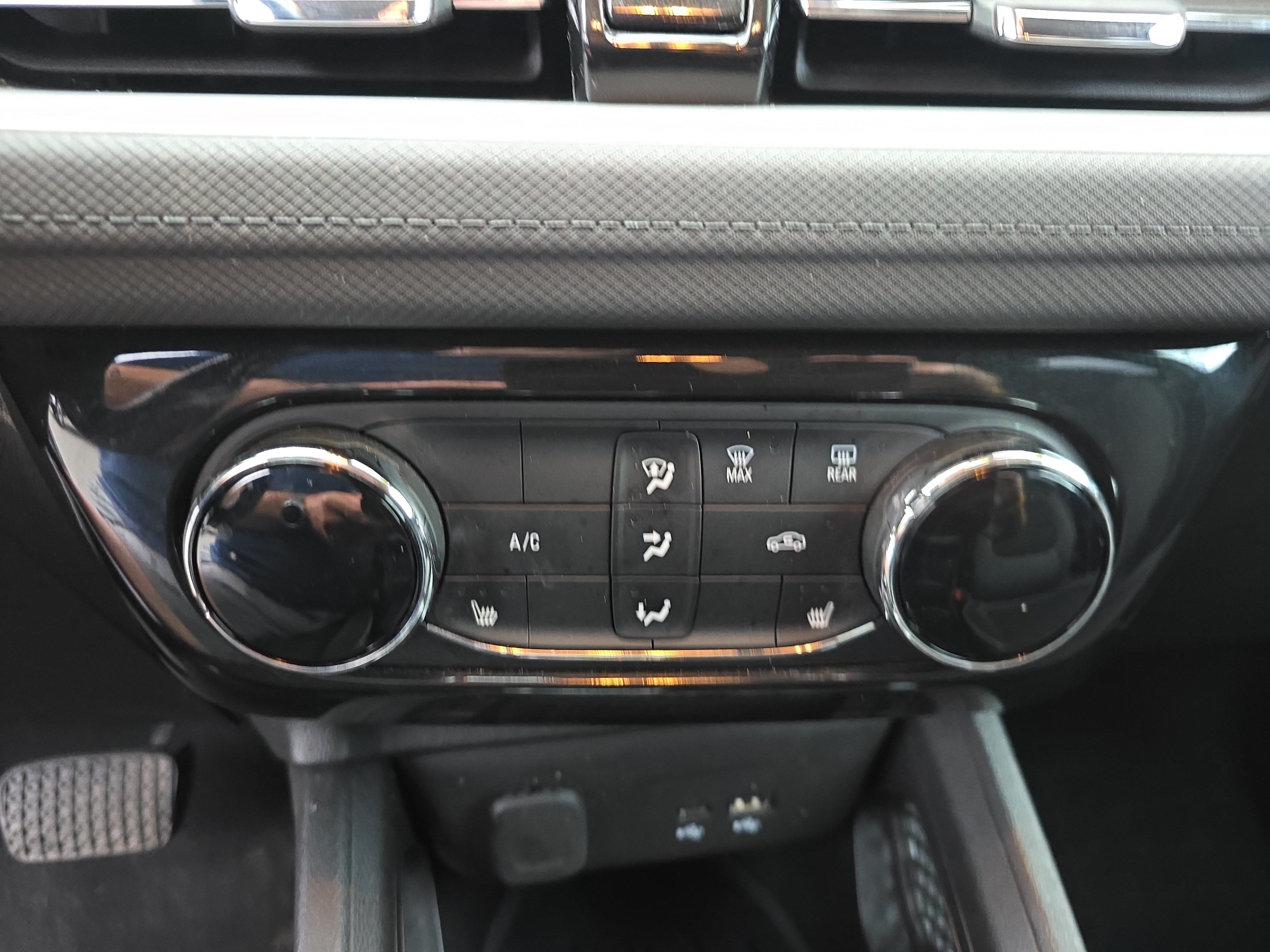 Used 2024 Chevrolet TrailBlazer LT w/ LT Cold Weather Package AWD/4WD image 30