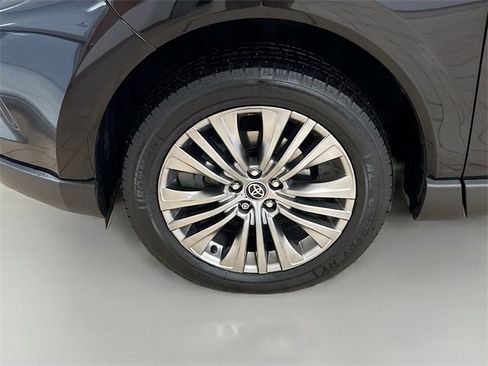 Used 2021 Toyota Venza XLE image 36