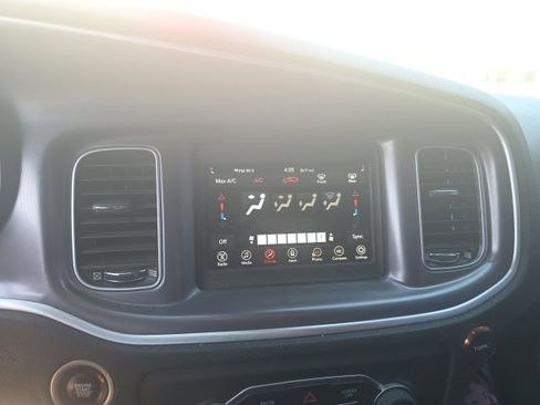 Used 2020 Dodge Charger SXT RWD image 7