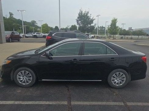 Used 2014 Toyota Camry LE FWD image 3