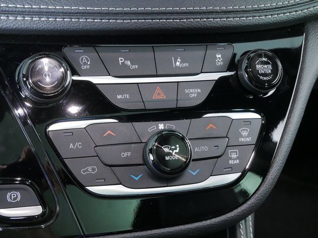 Certified 2025 Chrysler Pacifica Limited FWD image 32