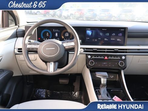 Certified 2025 Hyundai Tucson SEL FWD image 19