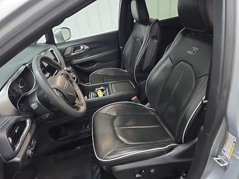 Used 2022 Chrysler Pacifica Limited w/ S Appearance Package image 30