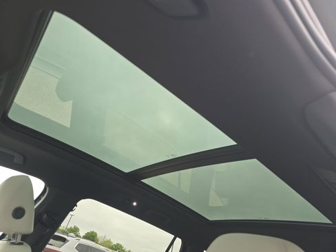 Certified 2023 Volkswagen Tiguan SE R-Line AWD/4WD image 9