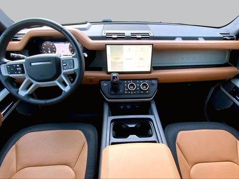 Used 2024 Land Rover Defender 130 X-Dynamic SE AWD/4WD image 15