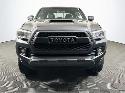 Used 2017 Toyota Tacoma TRD Sport w/ Tow Package (A/T) AWD/4WD image 3