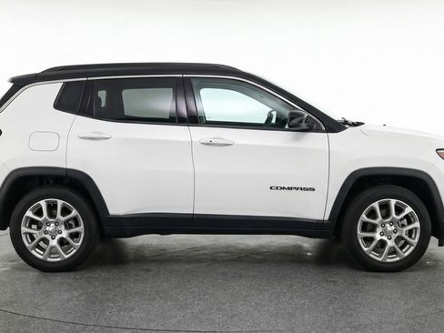 Used 2025 Jeep Compass Limited AWD/4WD image 11