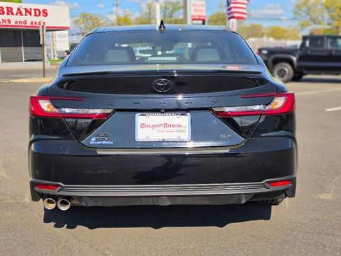 Used 2025 Toyota Camry SE w/ Convenience Package image 6
