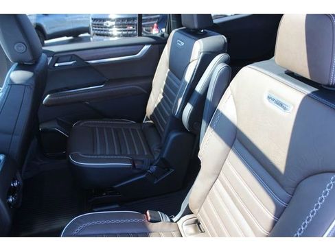 New 2026 GMC Acadia Denali Ultimate w/ LPO, Floor Liner Package AWD/4WD image 26