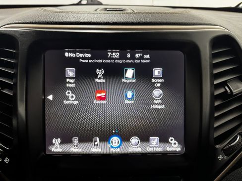 Used 2017 Jeep Cherokee Latitude w/ Cold Weather Group AWD/4WD image 40