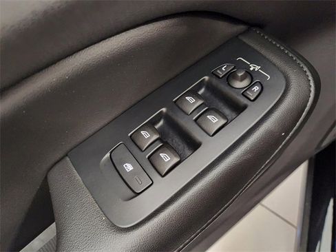 Used 2024 Volvo S60 B5 Core image 24