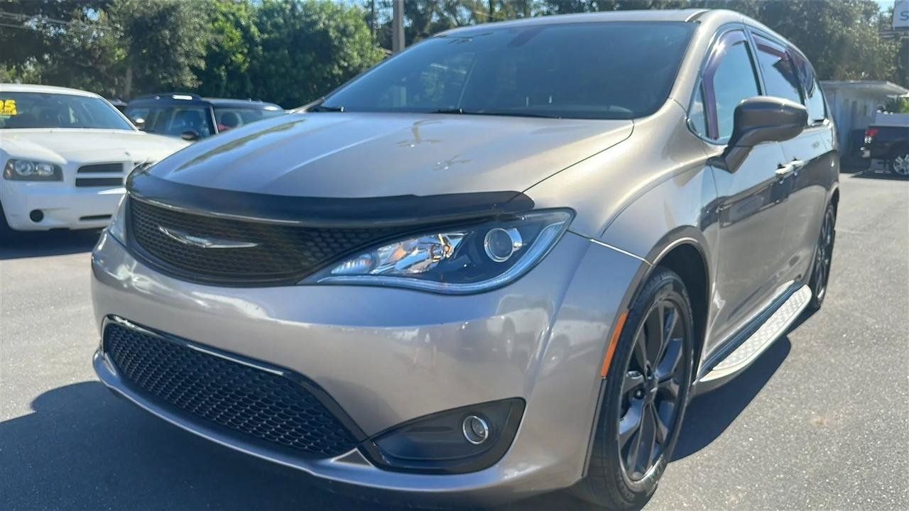 Used 2018 Chrysler Pacifica Touring Plus w/ S Appearance Package FWD image 3