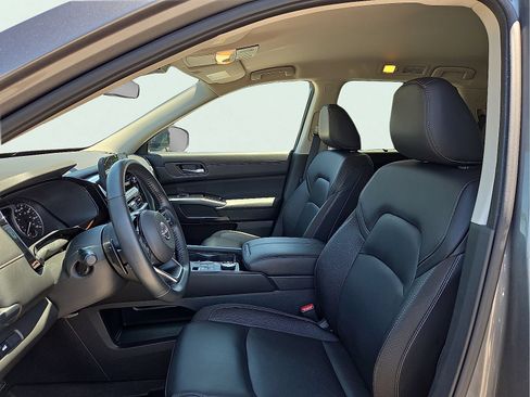 Used 2025 Nissan Pathfinder SL AWD/4WD image 13