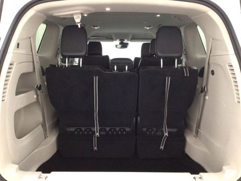 Used 2023 Chrysler Pacifica Touring-L FWD image 28